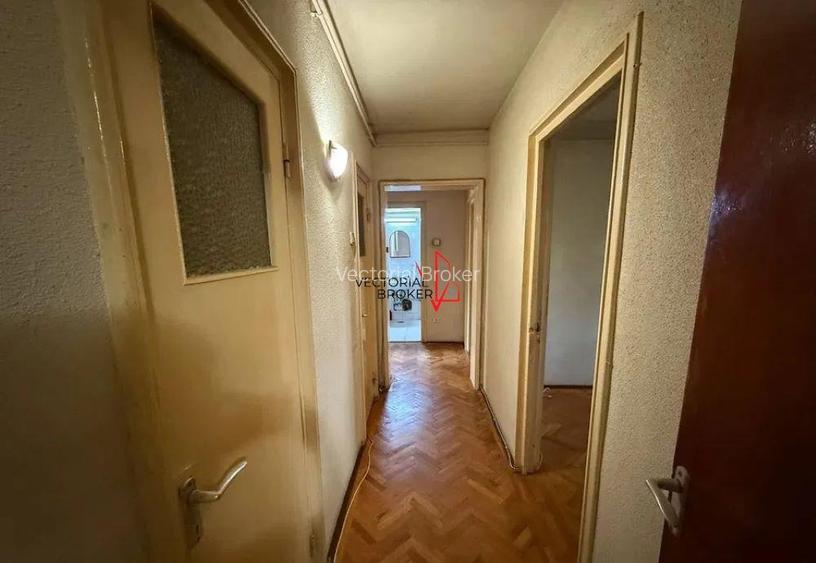 4 camere Titan Costin Georgian Metrou - 8