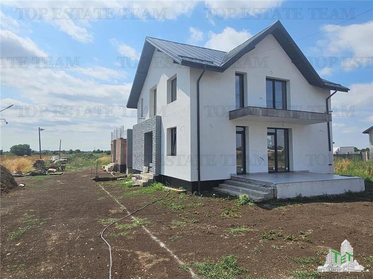 Vila premium 4 camere cu garaj in Ciorogarla (posibilitate rate)