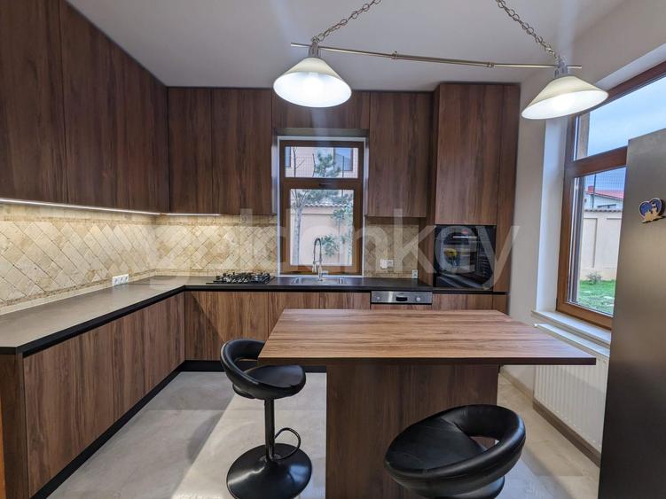 Vilă superba cu 8 camere, mobilata modern, piscina
