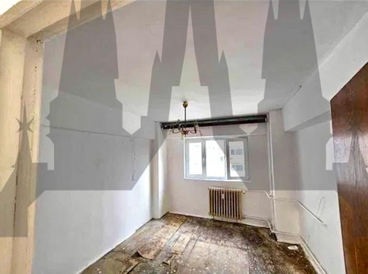 Apartament de vanzare in imobil dupa '80 cu loc de parcare in curte