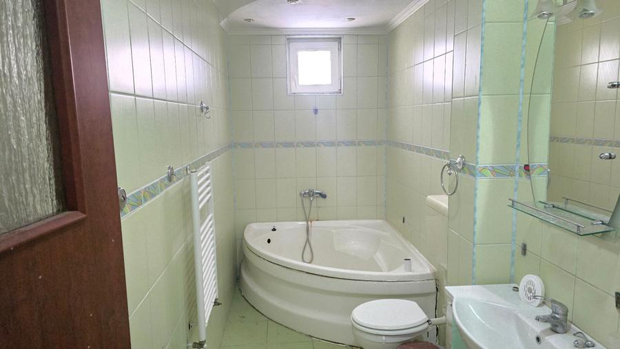 Vand apartament 3 camere in Deva, zona Piata Victoriei, etaj 3, mobilat