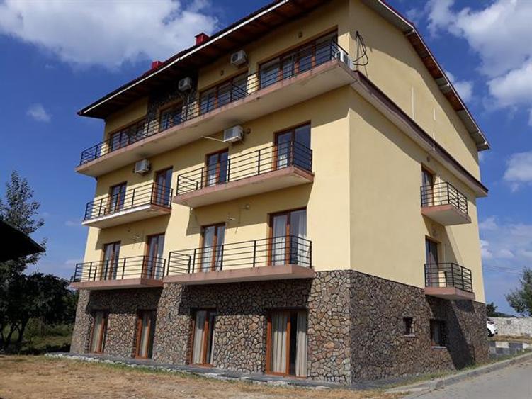 Pensiune Horezu Valcea 2007, 964 const si teren 1461 mp, pretul 550 000 euro neg