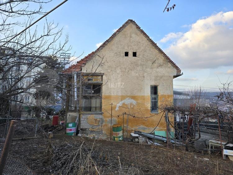 Casă demolabilă, teren 461 mp, Intersecția 7 străzi, zona Gruia - 4