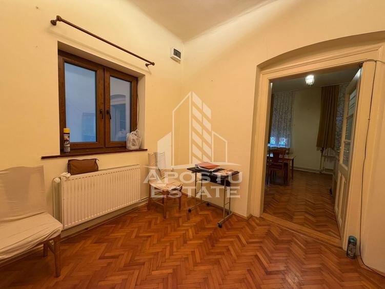 Duplex cu 3 camere, 2 bai, 2 bucatarii, teren 222 mp, zona Elisabetin