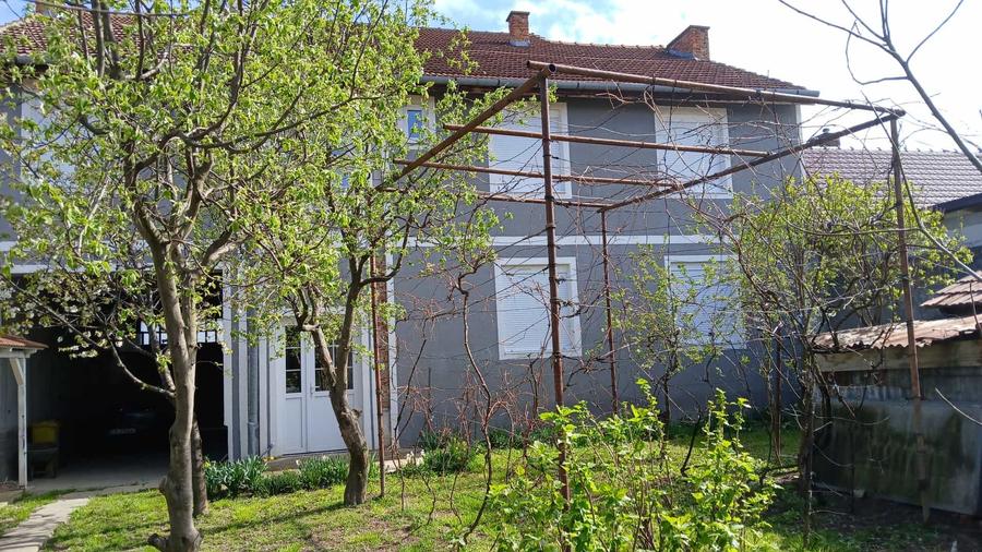 Comision 0 - Casa cu 8 camere și anexă locuibilă de 57 mp