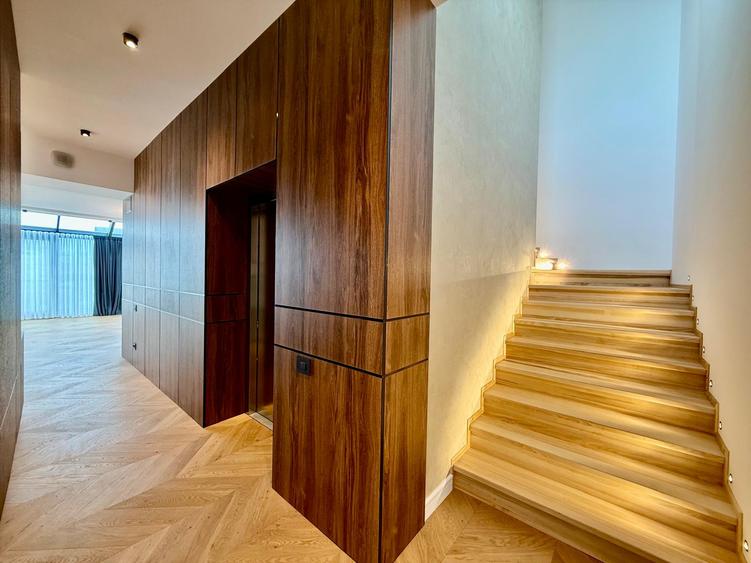 Penthouse tip duplex de vanzare 5 camere zona Titulescu - Banu Manta, Bucuresti