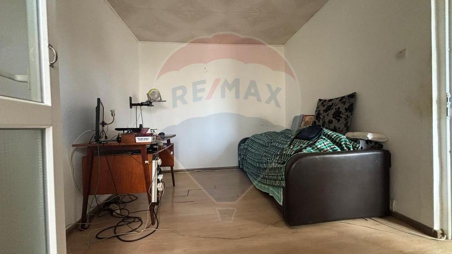 Apartament cu 3 camere de vanzare Mangalia gara