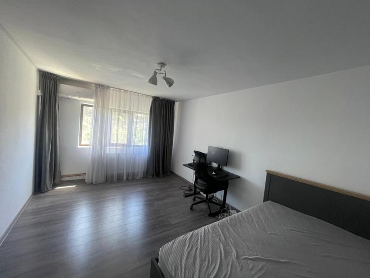 Garsoniera decomandata, 34 mp, etaj 3, zona Craiovita Noua