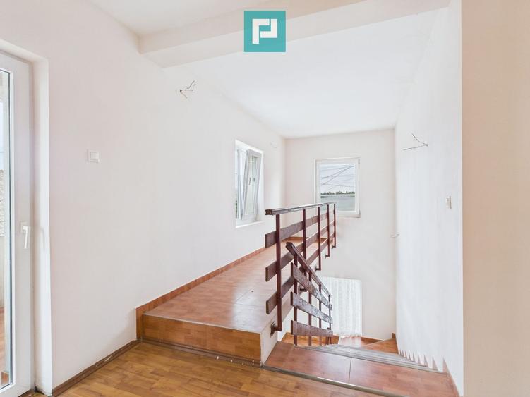Casă cu 5 camere în Remetea Mare