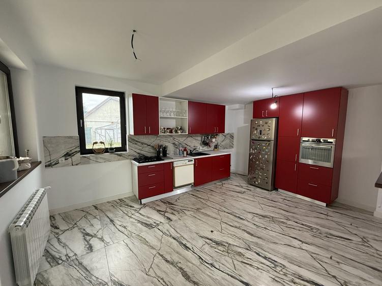 Vila Delux P+1 cu terasă și garaj + teren intravilan 783mp
