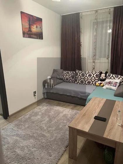 Apartament 2 camere/etaj 1 /centrala proprie/Antiaeriana