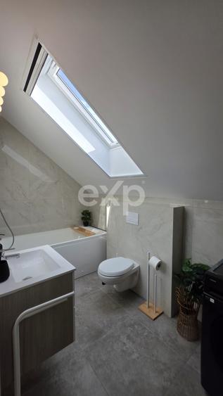 Tunari -3 dormitoare | 4 băi | 2 livinguri | terasă+piscina | 180 mp | mobilată
