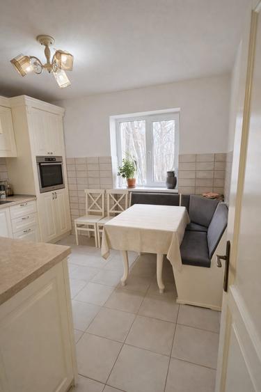 Apartament 3 camere zona Bulevard , etaj 3 , renovat , mobilat si utilat
