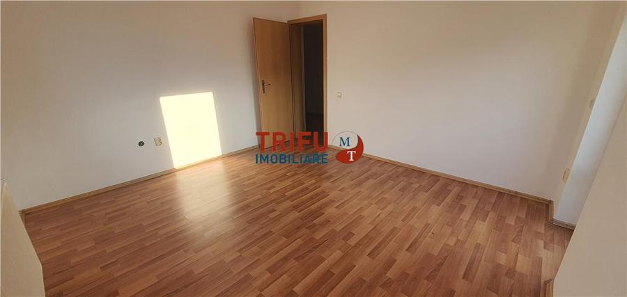 Apartament 3 camere de inchiriat Cetate etaj 2