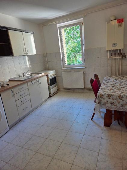 Ofer spre inchiriere ap 2 camere central