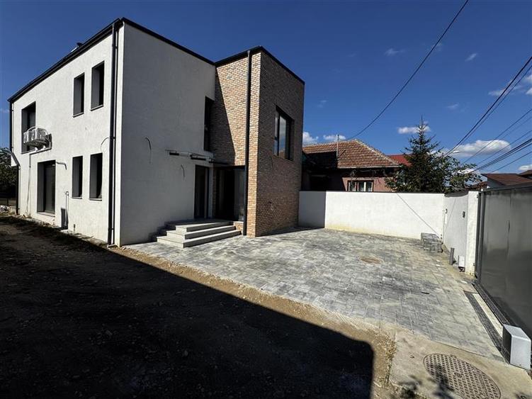 Casa Individuală Parter +Etaj ,166 mp utili, teren 450 mp situata in Somese