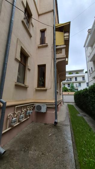 Apartament 5 camere pretabil birouri/locuit