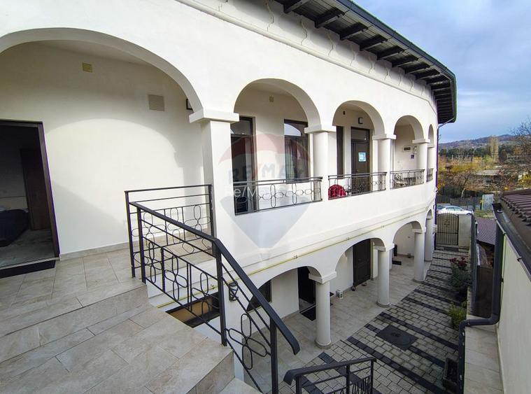 Proprietate speciala, doua vile de patrimoniu restaurate integral - 25
