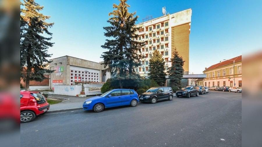 De vanzare Hotel, nefunctional, 70 camere + teren 3590 mp, Dej┃