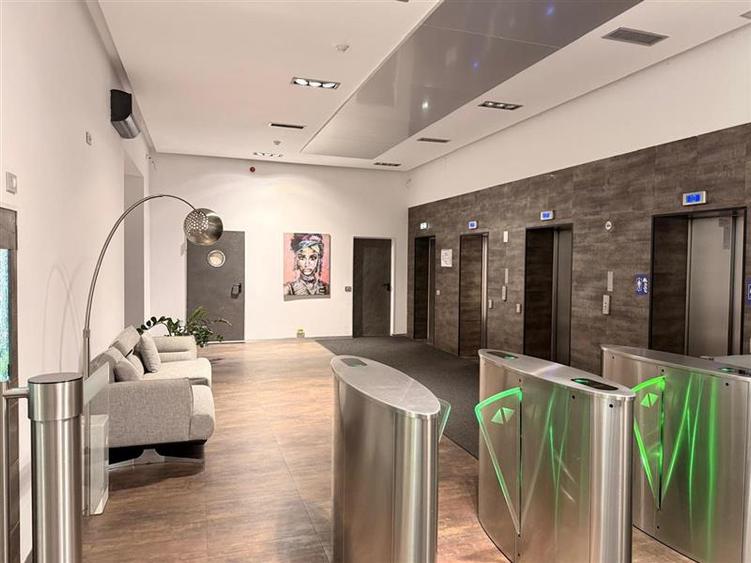 Birouri de inchiriat in cladirea Tati Center