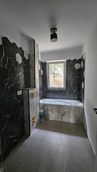 Apartament modern 49.7 mp utili 2 camere si curte 50 mp in Da Vinci