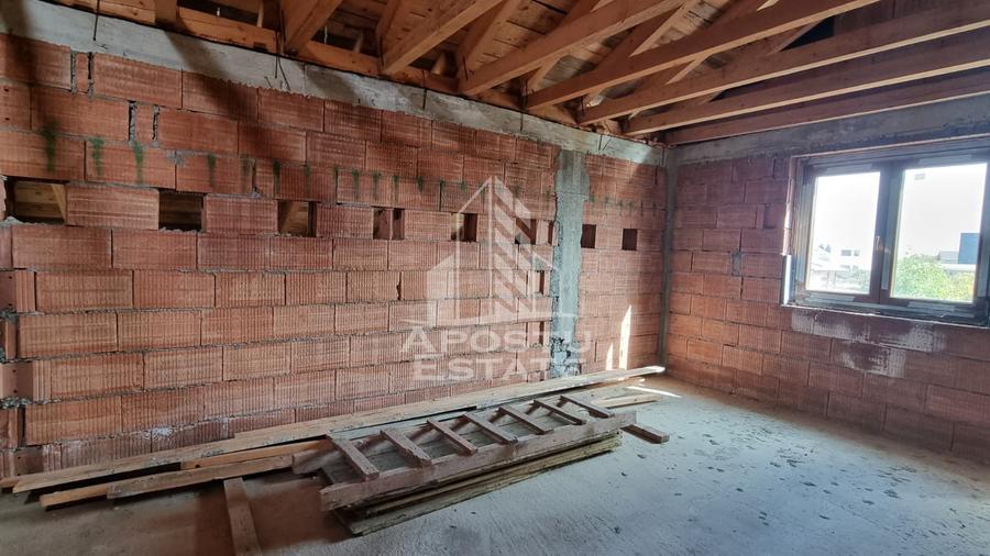 Casa individuala la rosu de vanzare, Giarmata