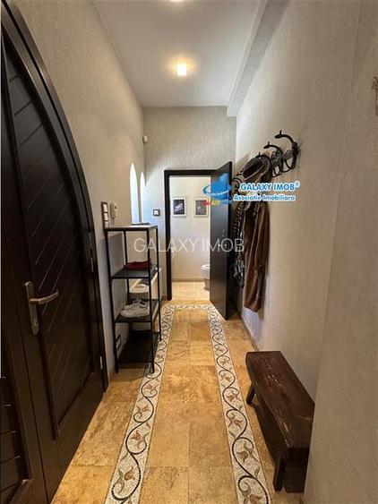 Vila stil florentin pe malul lacului,teren4500mp iesire la lac de 17ml