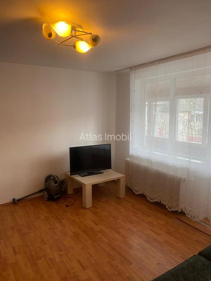 Apartament cu 3 camere,decomandat,spatios,zonan foarte buna (Octavian Goga) - 9