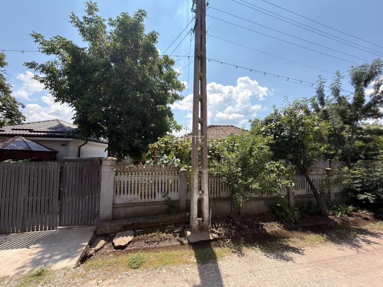 Casă de vânzare, 115 mp, teren 700 mp, zona Leu - 5