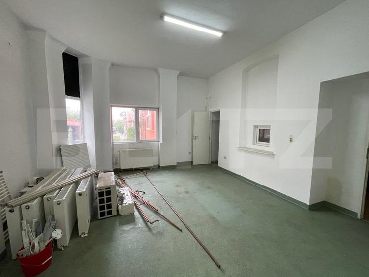 Spatiu comercial + Apartament, , zona Semicentrala