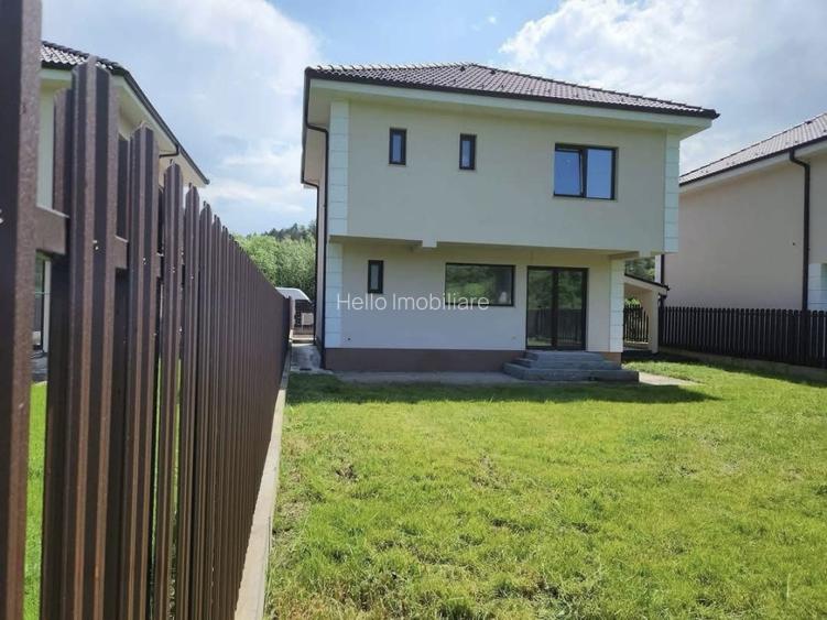 Casa cu 4 camere pe 2 etaje in Luna de sus