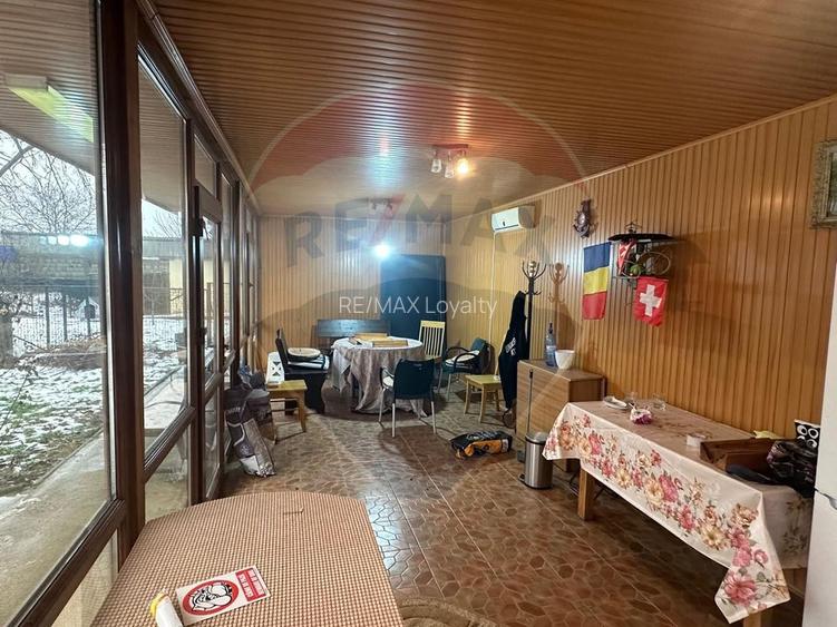 Casă spațioasă 6 camere, 2 băi, garaj spatios și terasă
