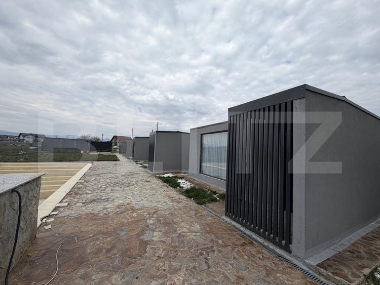 Teren 1600 mp, cu cinci casute de cazare si piscina