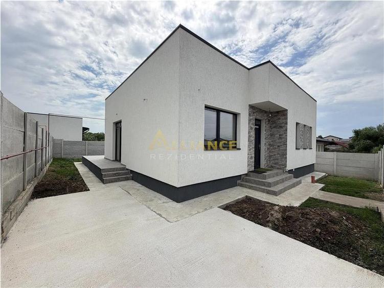 Casa individuala parter 4 camere 2 bai + dressing