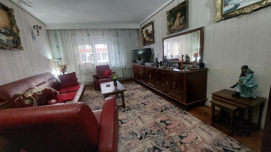 Apartament 3 camere Decomandate 76 mp parter inalt cu 2 Bai Balcon CETATE Piata