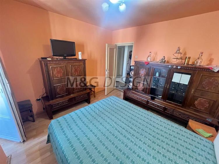 3 camere decomandat etaj 4/10 Dambovita centrala proprie