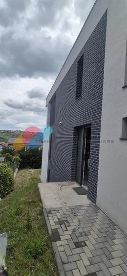 Apartament pe două niveluri cu grădină, 160 mp – Str. Edgar Quinet