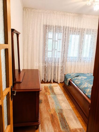 Închiriez (schimb) apartament 4 camere, complet mobilat  - 10