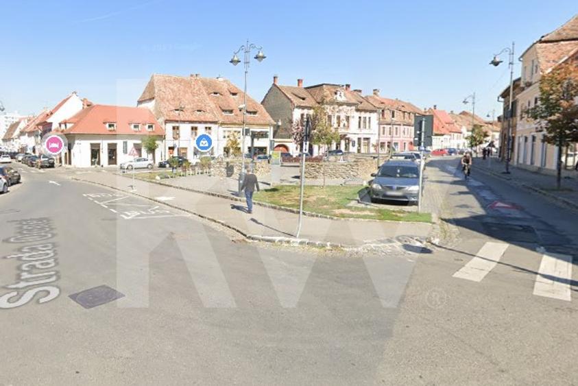 Spatiu comercial stradal 136mp Central Istoric Sibiu preluare chirias