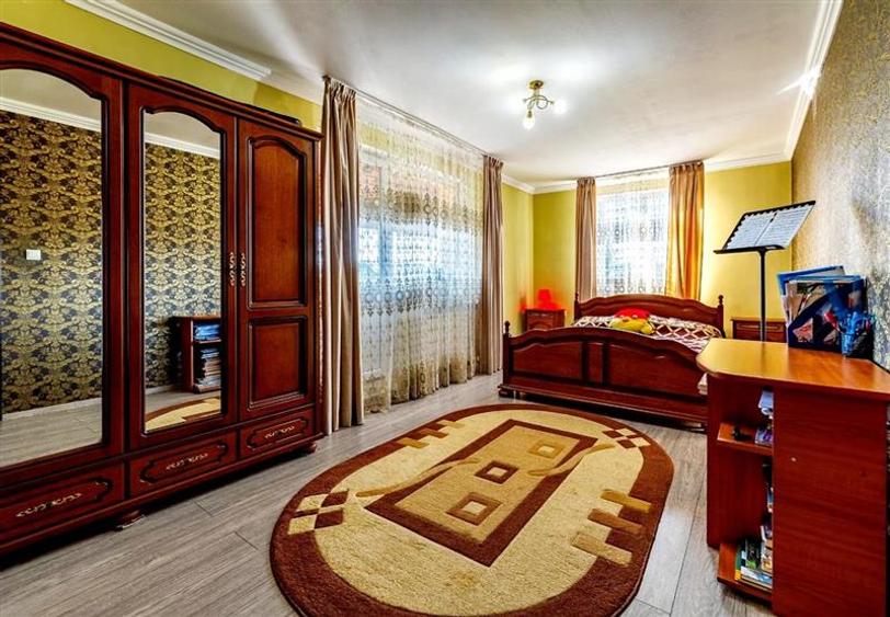 Vila luminoasa, curte individuala, priveliste panoramica spre munti, Harman, Bra