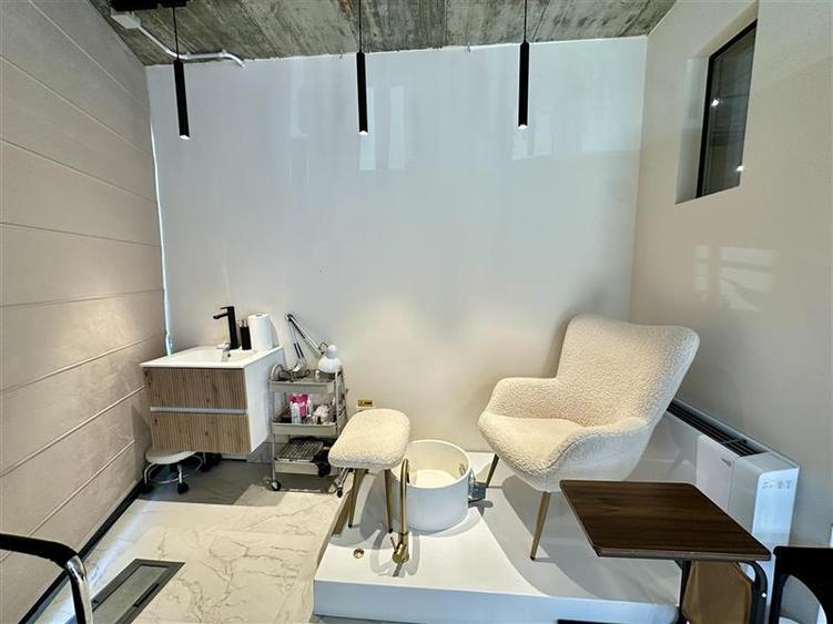 Spatiu Comercial Inchiriere Salon Infrumusetare Vitan Mall 87mp