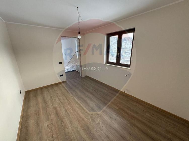 Casa  si  teren zona Balaurul - 11