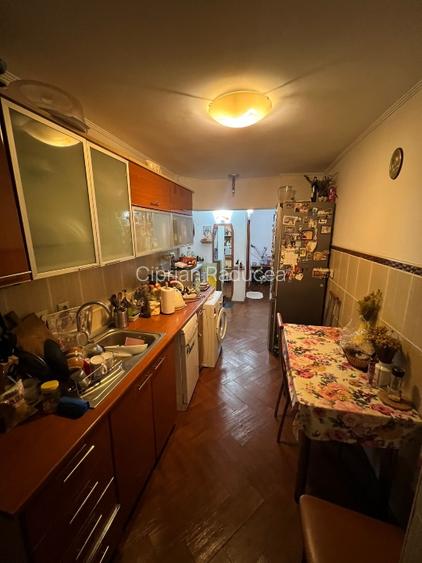 Apartament 3 camere decomandat, 2 băi, 2 balcoane, ultracentral – Strada Victori - 7