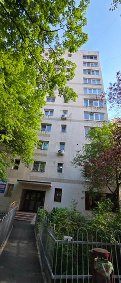 Titan-Camil Ressu,langa metrou,stradal,bloc retras,liniste!