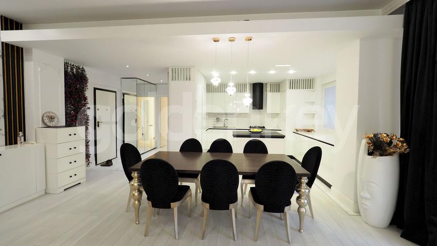 Apartament cu 5 camere in fata Parcului Herastrau | 210mp terasa si garaj
