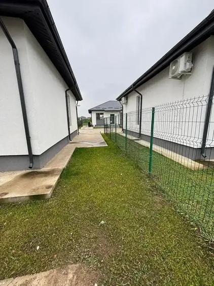 Casa De Vanzare 4 Camere | Finalizata | Curte Parcarea | Bariera