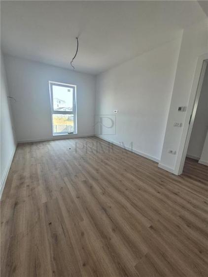 Duplex modern - despartit prin camera tehnica - zona f buna