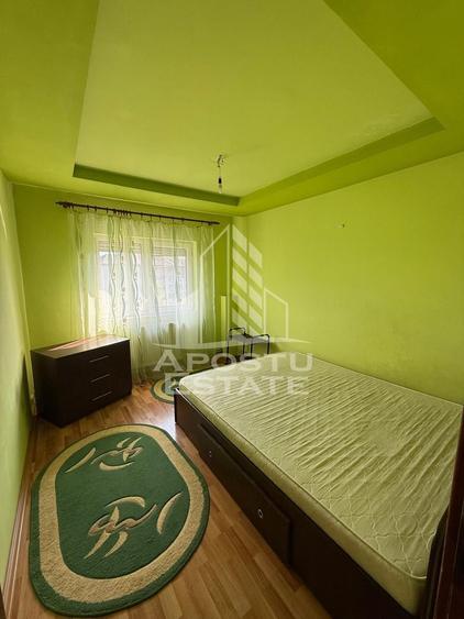 Apartament 3 camere,centrală proprie în zona Soarelui.