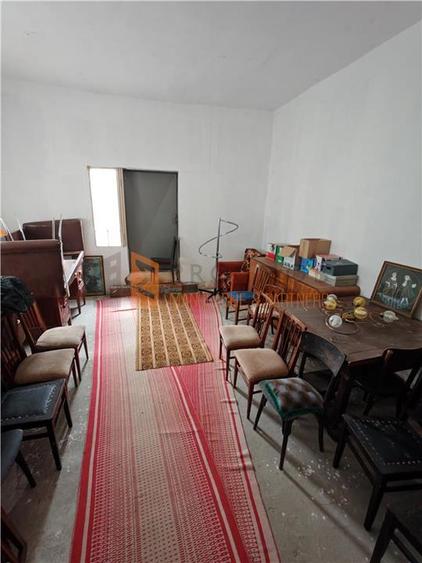 Casa de vanzare si teren 708 mp in zona Victoriei