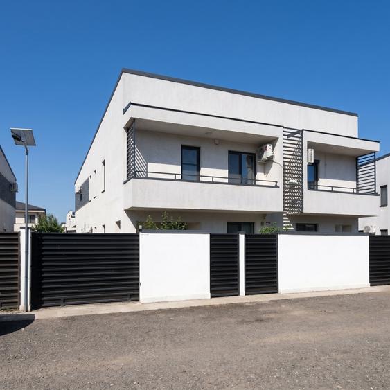 Duplex cu 4 camere, stil mediteranean. Complet mobilat/utilat